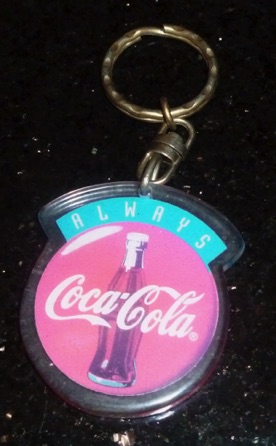 93185-1 € 2,50 coca cola sleutelhanger plastic always embleem.jpeg